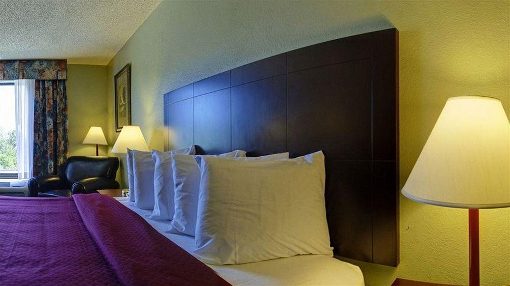 Holiday Inn Express Hotel And Suites Saint Robert By Ihg Exterior photo