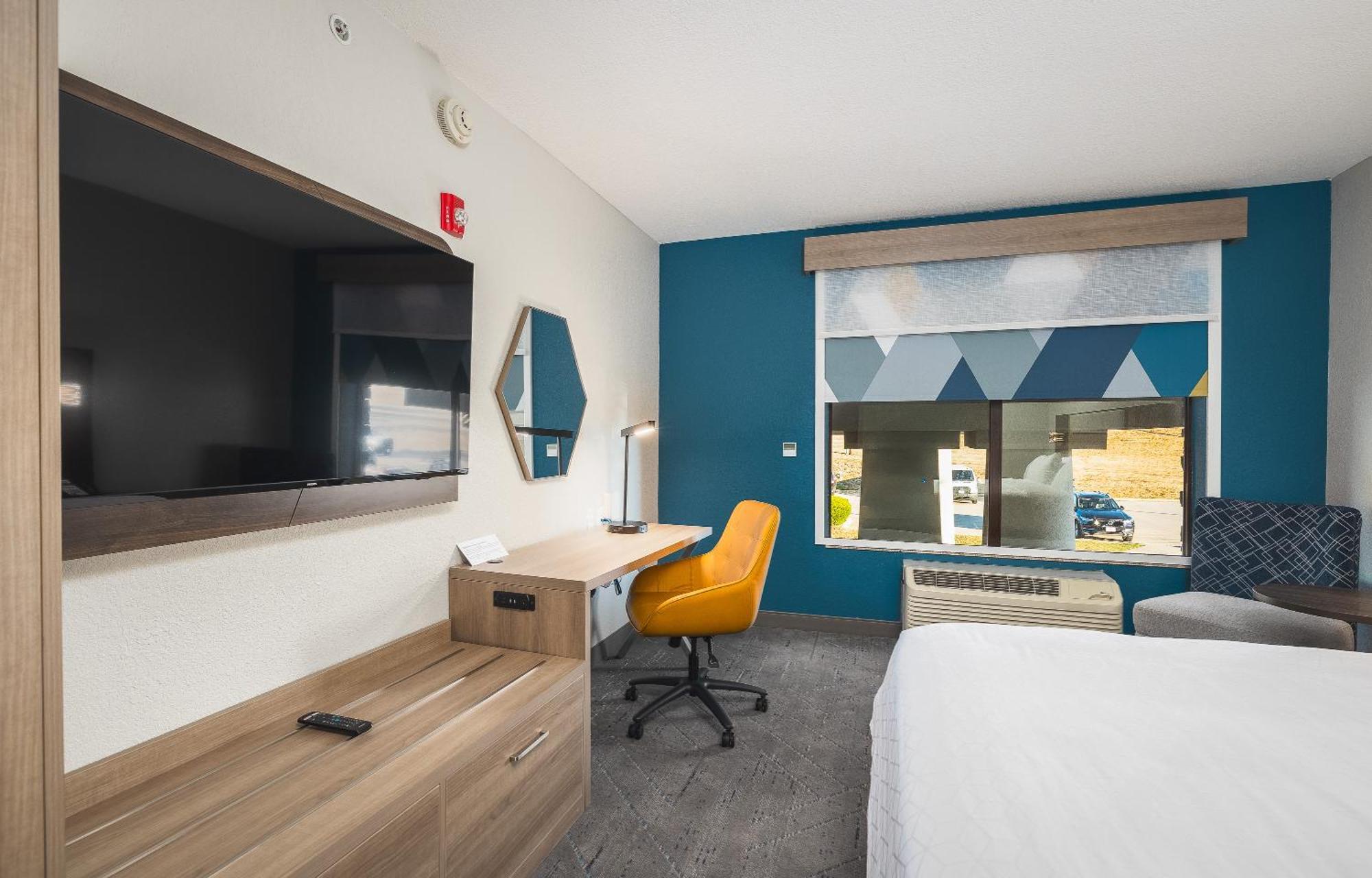 Holiday Inn Express Hotel And Suites Saint Robert By Ihg Exterior photo