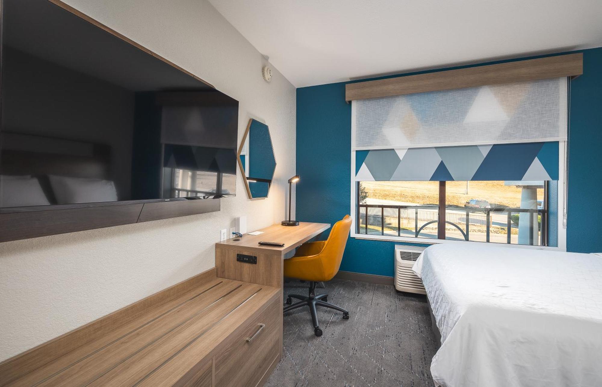 Holiday Inn Express Hotel And Suites Saint Robert By Ihg Exterior photo